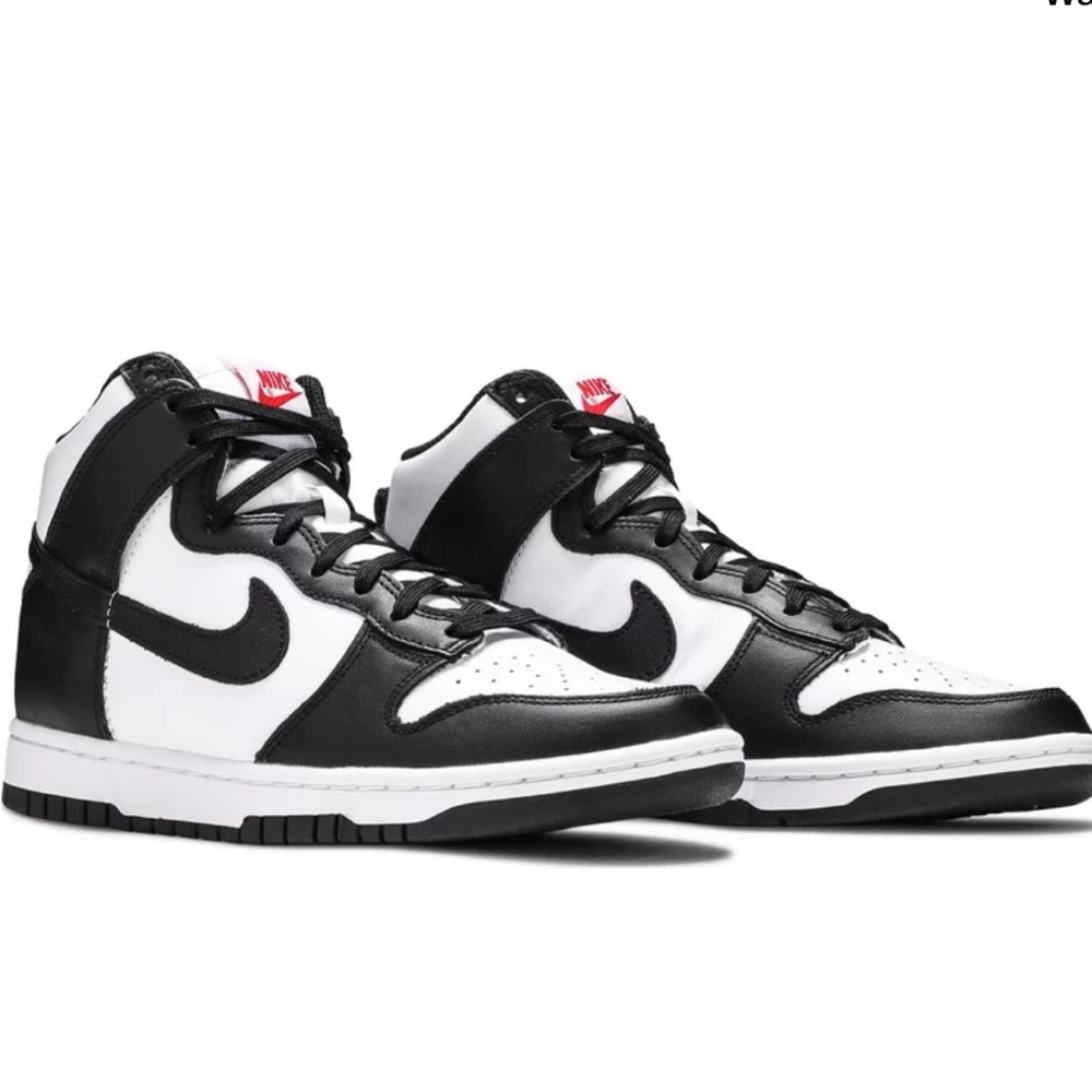 Woman’s Nike dunks